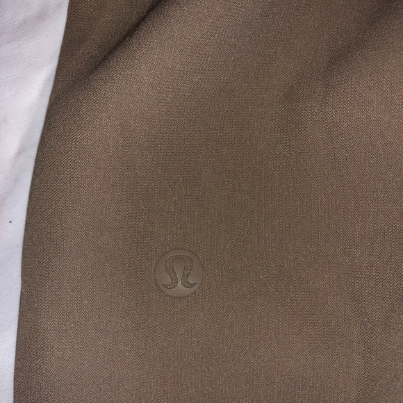 Lululemon women’s on the fly size 6 - Picture 3 of 3